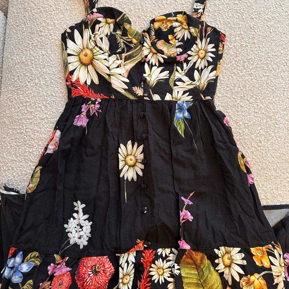 Dunna Moss Dress in Black
AGUA BENDITA - Picture 4 of 5